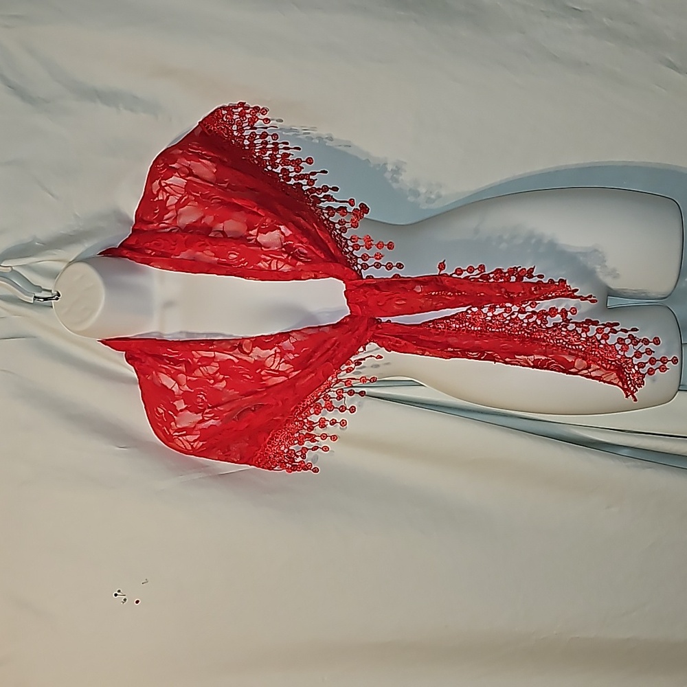 Red Lace Triangular Scarf - Picture 4 of 6